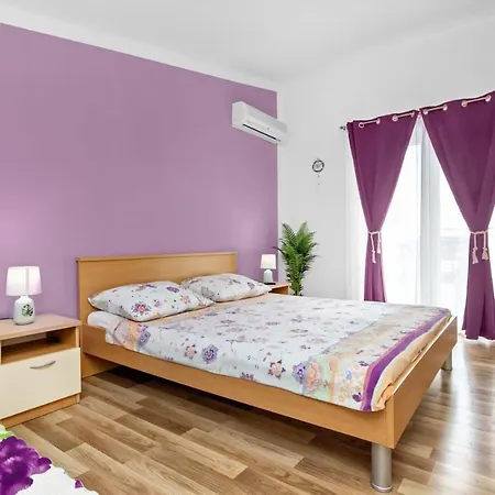 Malaga Tribunj (Sibenik-Knin)