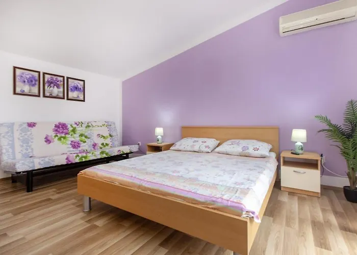 Malaga Tribunj (Sibenik-Knin)